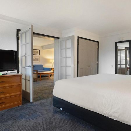 Howard Johnson By Wyndham Sacramento Downtown Exterior photo