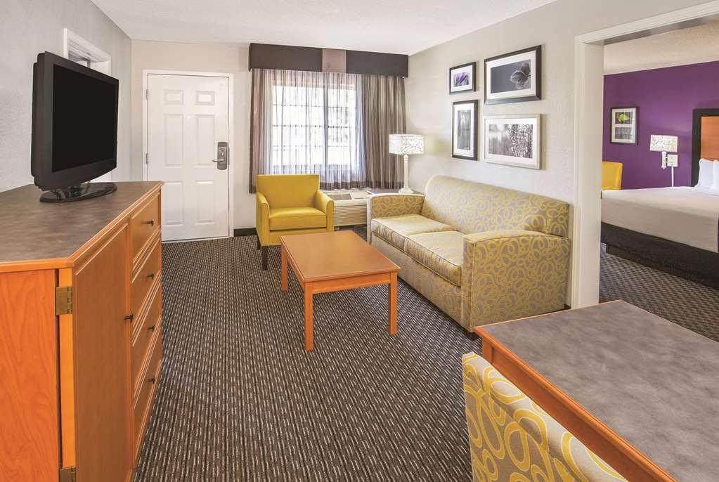 Howard Johnson By Wyndham Sacramento Downtown Room photo