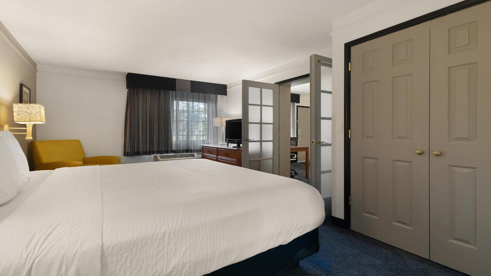 Howard Johnson By Wyndham Sacramento Downtown Exterior photo