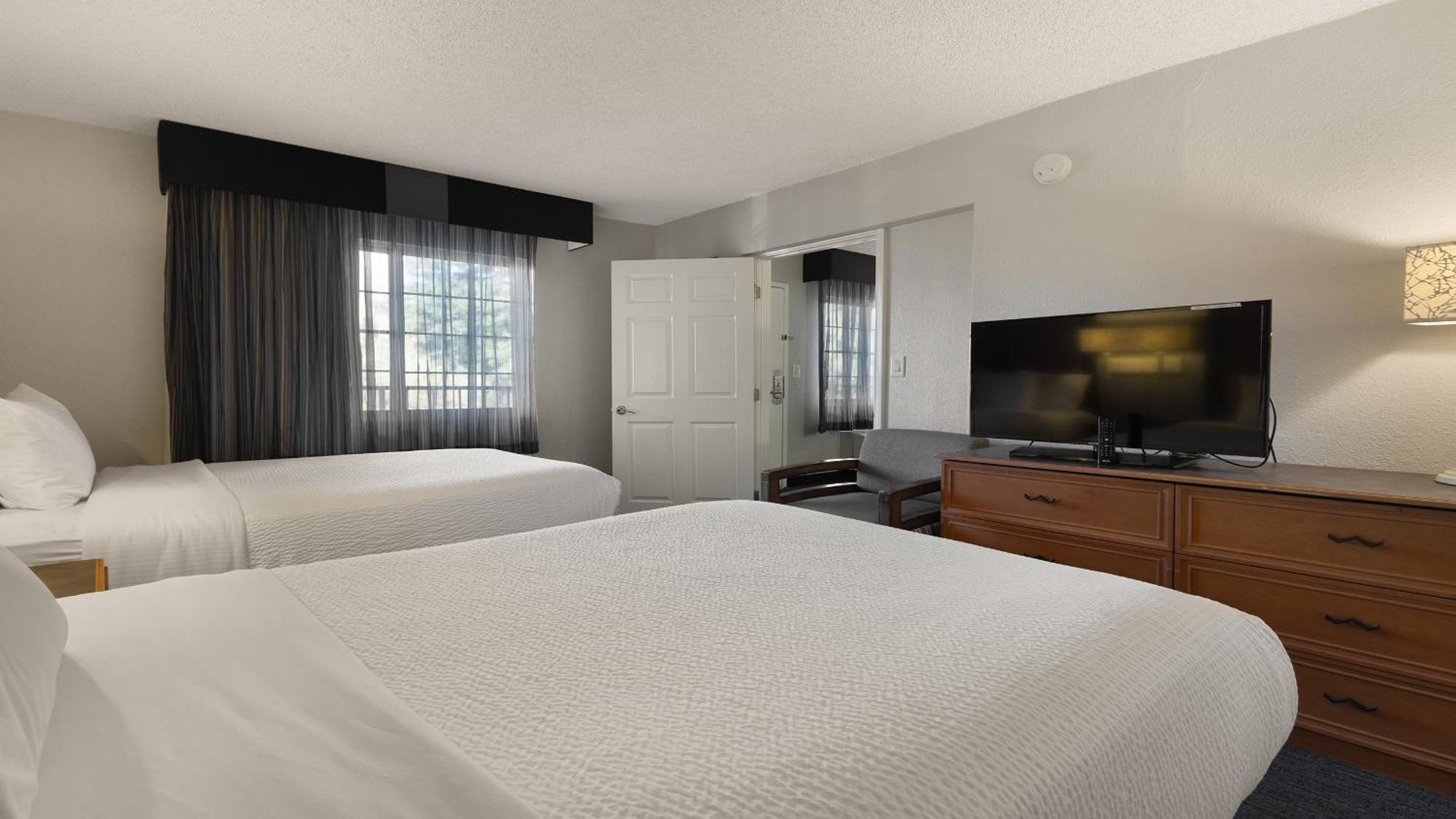 Howard Johnson By Wyndham Sacramento Downtown Exterior photo