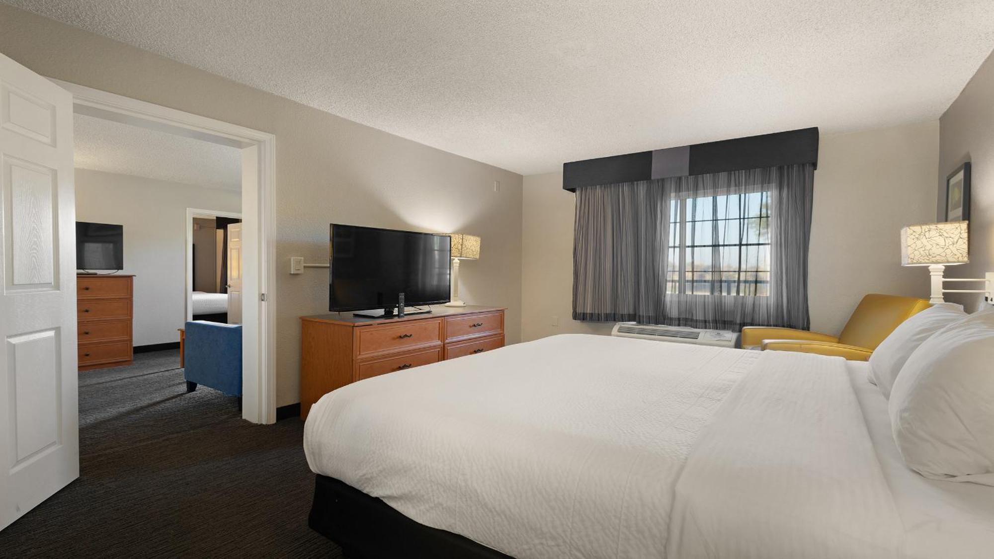 Howard Johnson By Wyndham Sacramento Downtown Exterior photo