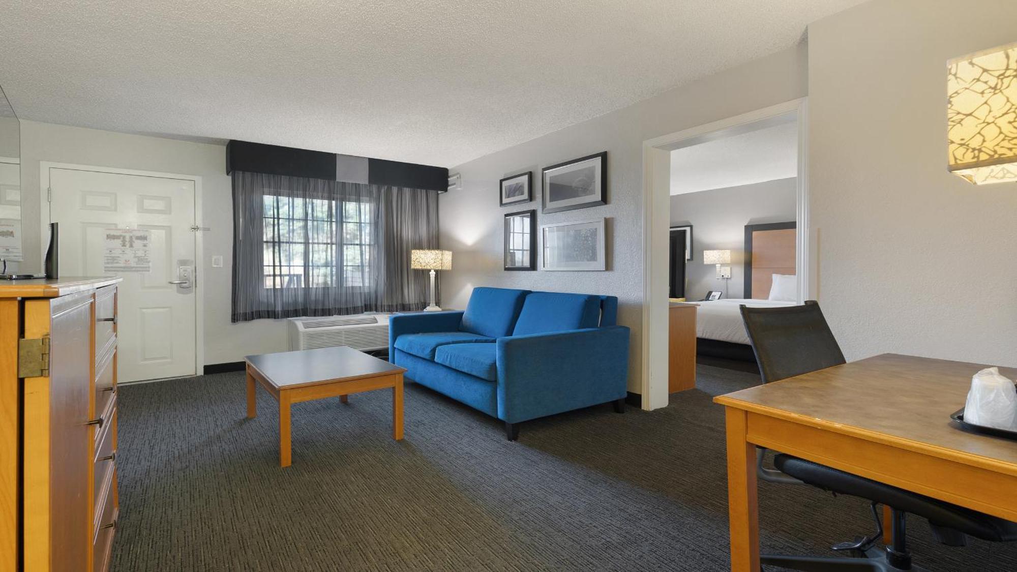 Howard Johnson By Wyndham Sacramento Downtown Exterior photo