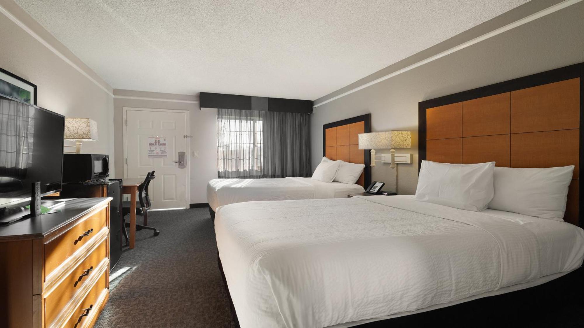 Howard Johnson By Wyndham Sacramento Downtown Exterior photo