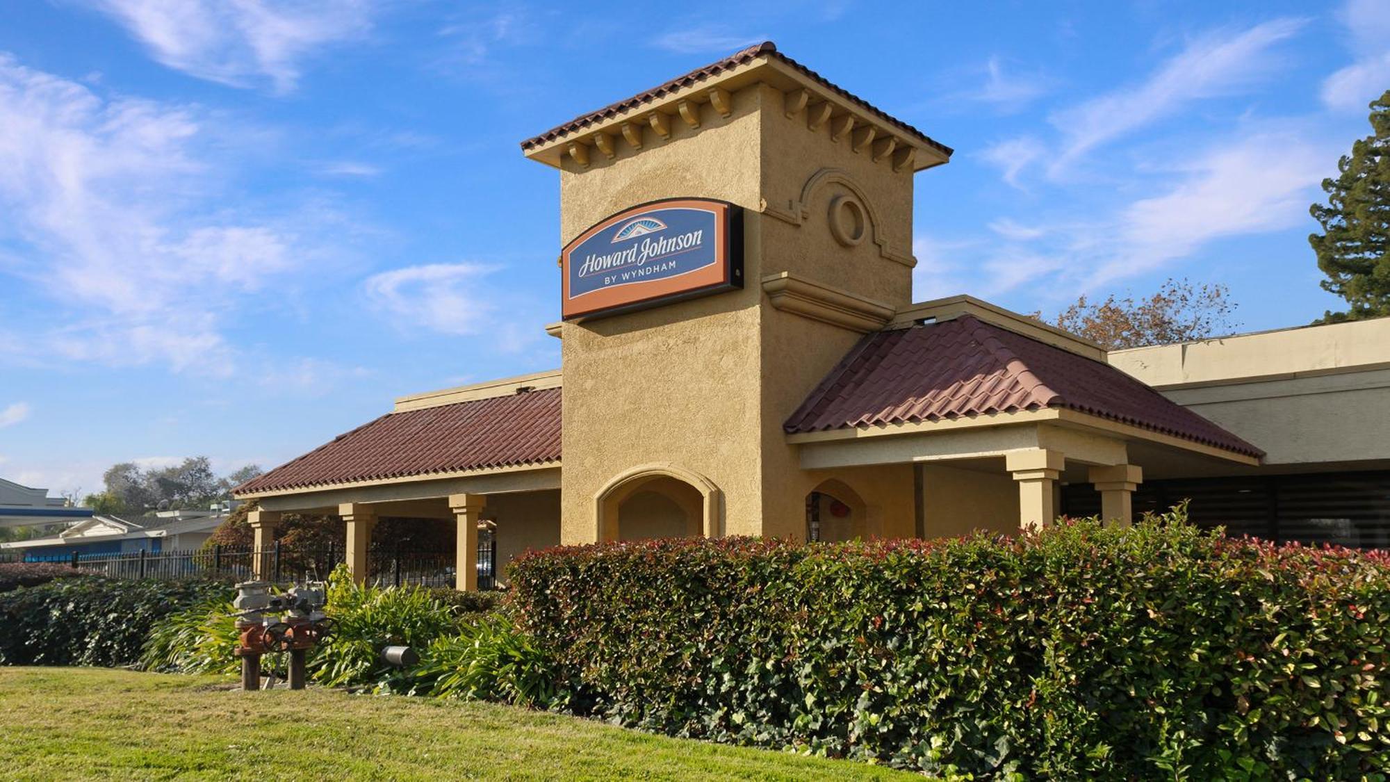 Howard Johnson By Wyndham Sacramento Downtown Exterior photo